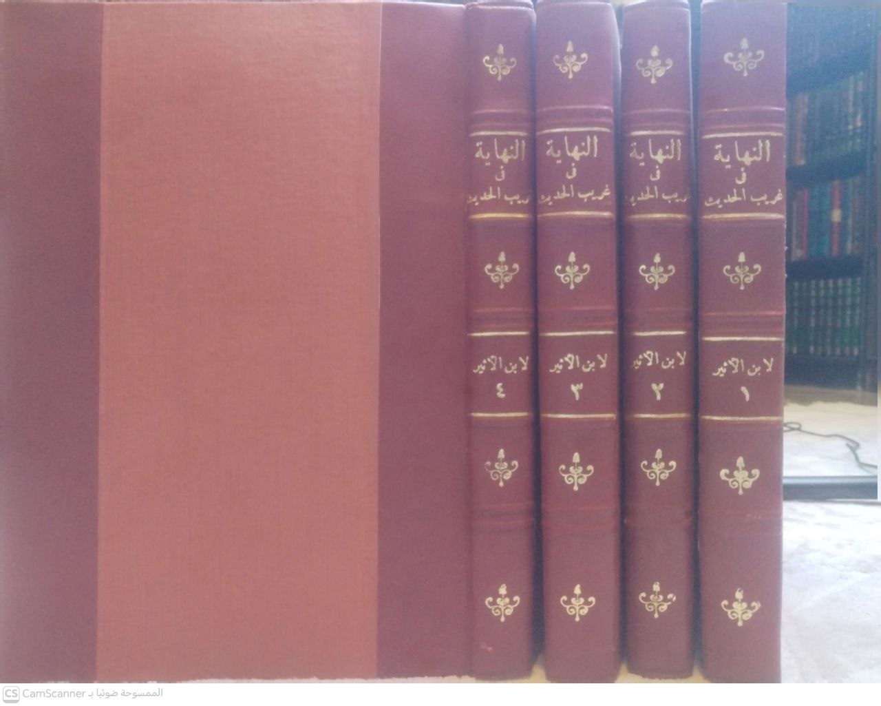 صورة 5 من كتاب النهاية في غريب الحديث لابن الأثير - وبهامشه الدر النثير تلخيص نهاية ابن الأثير لـ مجد الدين أبو السعادات المبارك بن محمد بن محمد بن محمد ابن عبد الكريم الشيباني الجزري ابن الأثير ، جلال الدين عبد الرحمن بن أبي بكر السيوطي - نسخة أصلية نادرة - مكتبة الأصول والنوادر