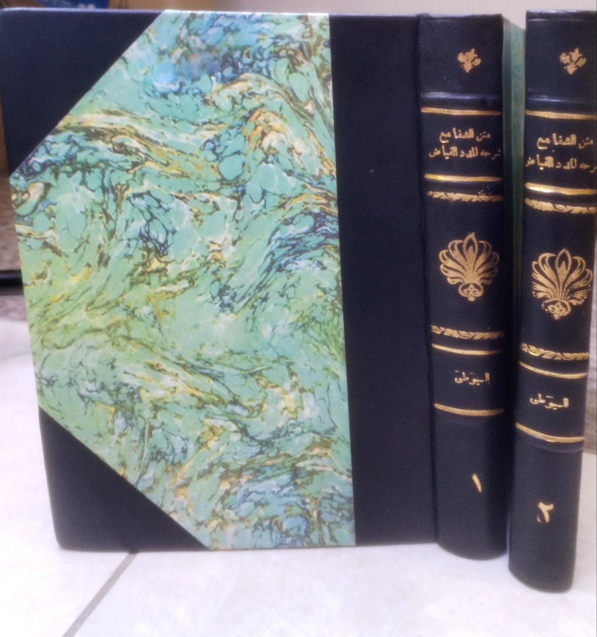 صورة 1 من كتاب مناهل الشفاء في تخريج أحاديث الشفا للقاضي عياض وشرحه المدد الفياض - الموسوم بمتن الشفا لـ عبد الرحمن بن أبي بكر بن محمد السيوطي أبي الفضل جلال الدين - نسخة أصلية نادرة - الخزانة الأشرفية