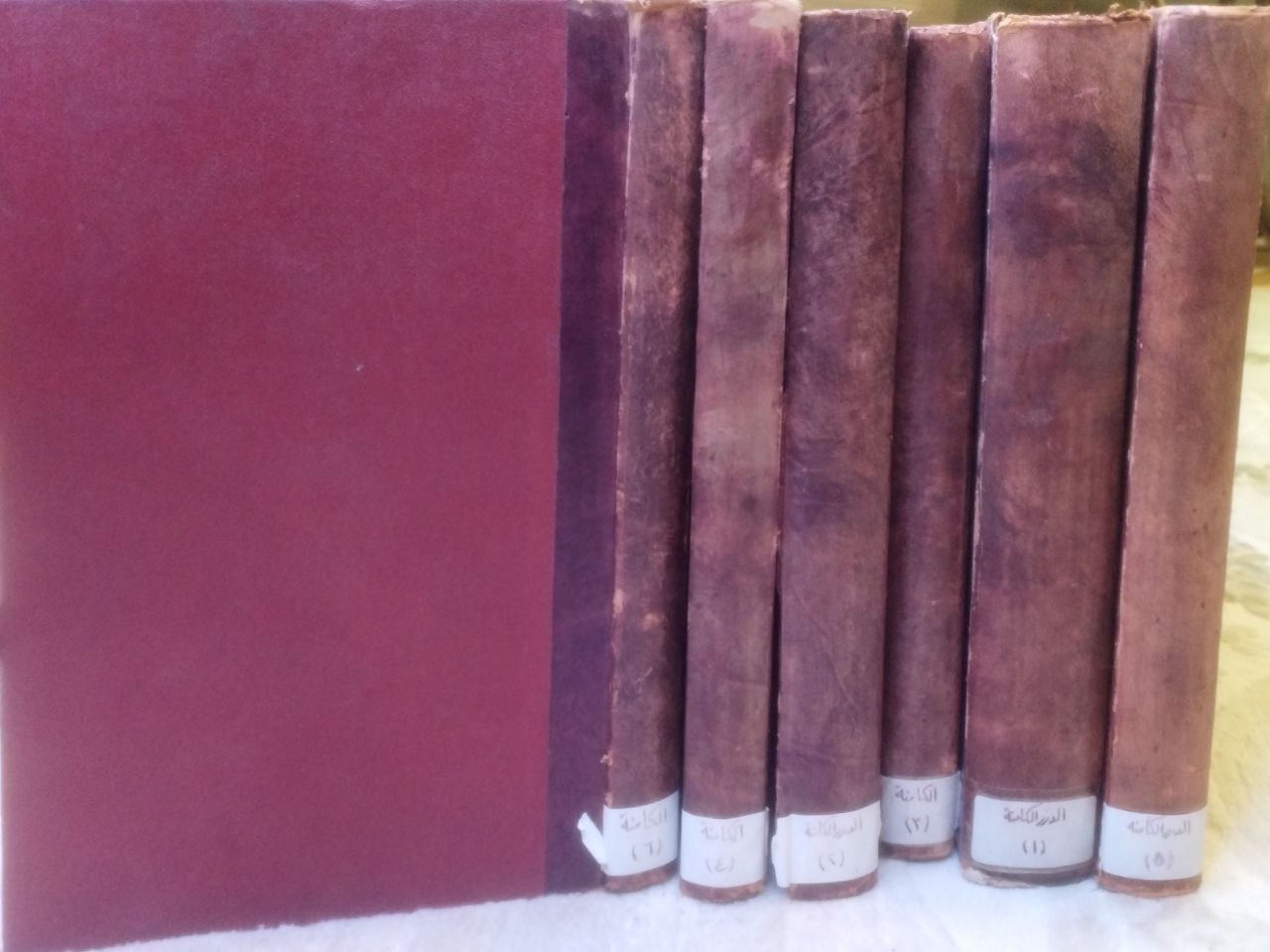 صورة 1 من كتاب الدرر الكامنة في أعيان المائة الثانية لـ أحمد بن علي بن محمد بن أحمد بن حجر العسقلاني أبو الفضل - نسخة أصلية نادرة - الخزانة الأشرفية