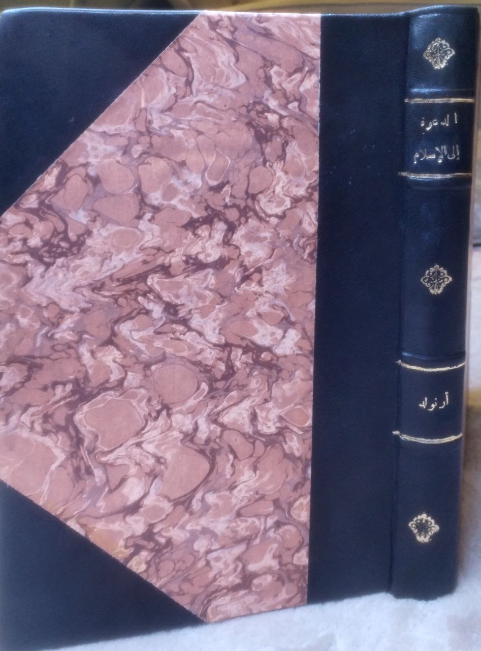 صورة 1 من كتاب الدعوة إلى الإسلام - بحث في تاريخ نشر العقيدة الإسلامية لـ سير  . ت . و . أرنولد - نسخة أصلية نادرة - الخزانة الأشرفية