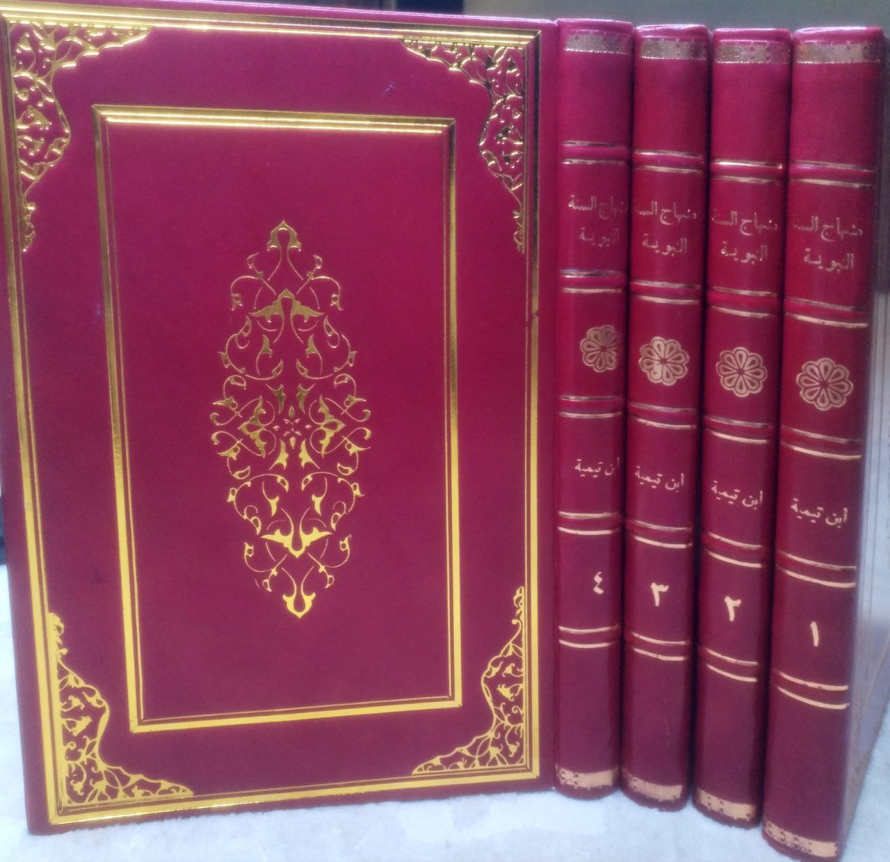 صورة 1 من كتاب منهاج السنة النبوية في نقض كلام الشيعة والقدرية - وبهامشه كتاب بيان موافقة صريح المعقول لصحيح المنقول لـ أحمد بن عبد الحليم بن عبد السلام الحراني الدمشقي أبي العباس تقي الدين ابن تيمية - نسخة أصلية نادرة - الخزانة الأشرفية