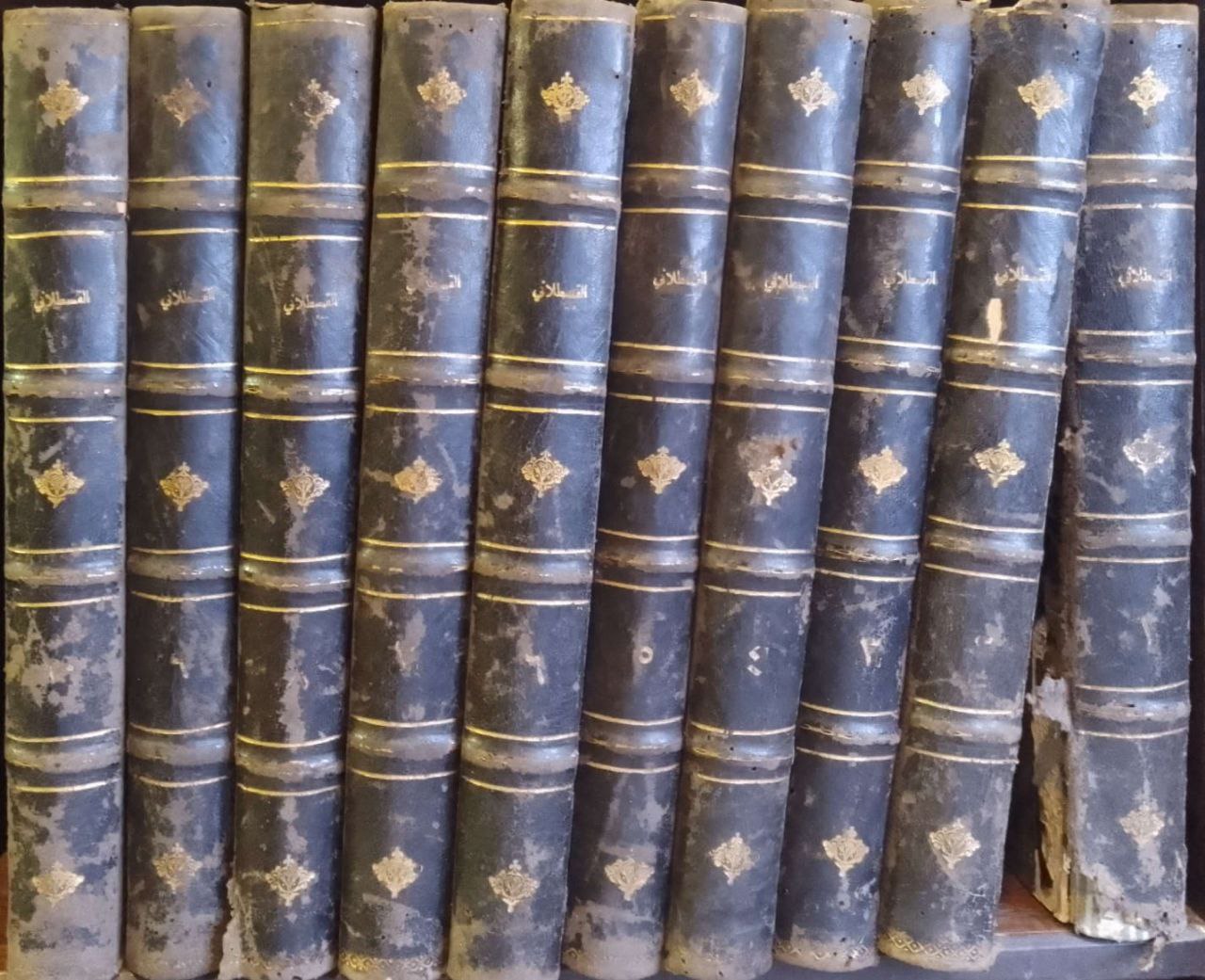صورة 1 من كتاب إرشاد الساري شرح صحيح البخاري للقسطلاني/ بهامشه متن صحيح مسلم للنووي وشرح الننوي عليه لـ أحمد بن محمد بن أبى بكر بن عبد الملك القسطلاني - نسخة أصلية نادرة - الخزانة الأشرفية